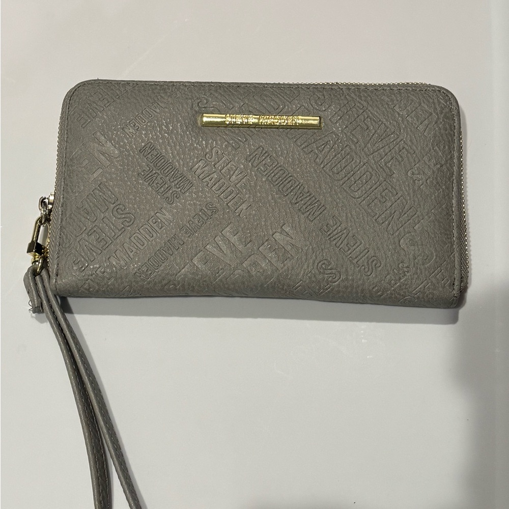 Steve Madden Embossed Gray Wristlet